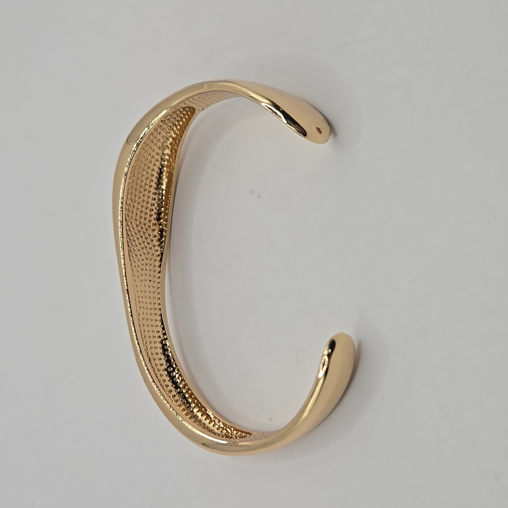 NWOT BaubleBar Elegant Gold-Toned Women's Bracelet - Picture 3 of 3